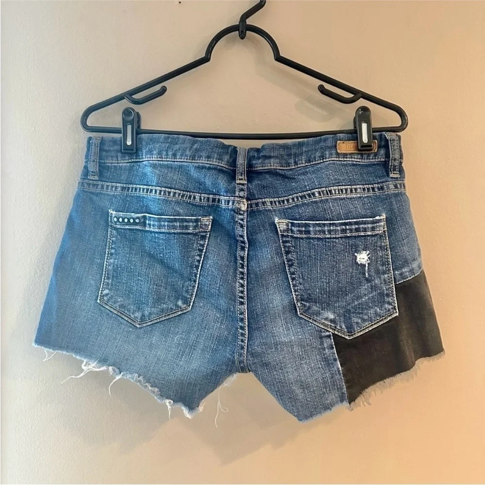 Blank NYC Blue Jean Shorts Distressed Size 28
